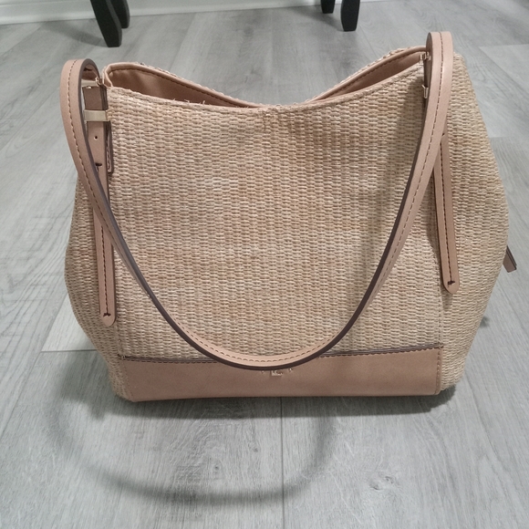 Elegant Tan Woven Tote Bag - Picture 2 of 4